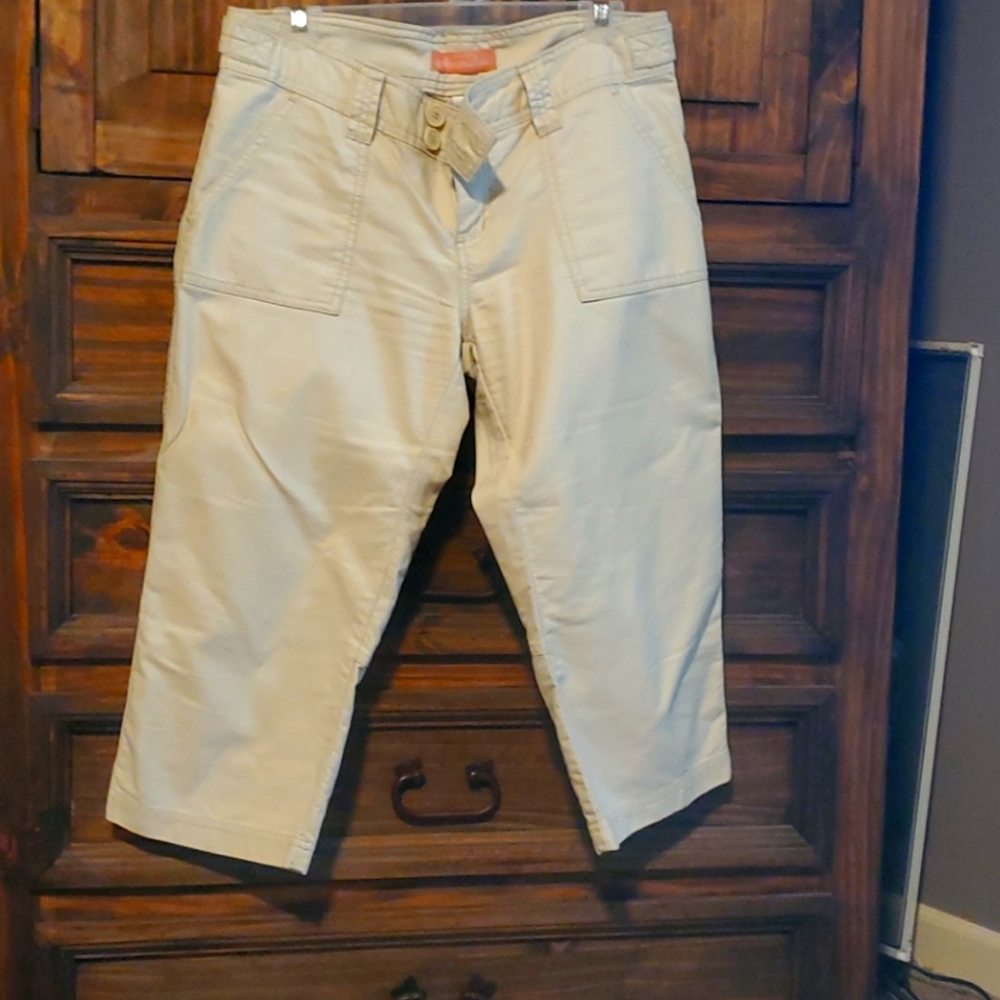 Khaki Capri